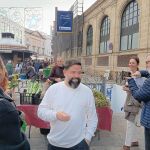 Juanlu Fernández a las puertas del Mercado de Jerez antes de hacer la compra del día