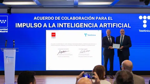 Madrid y Telefónica firman un protocolo para impulsar la Inteligencia Artificial en la administración