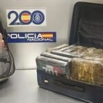 Detenido un hombre que llevaba más de 37 kilos de cocaína dentro de una maleta