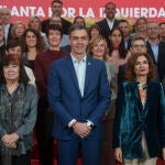 Pedro Sánchez y María Jesús Montero en la reunión de la nueva ejecutiva del PSOE. David Jar