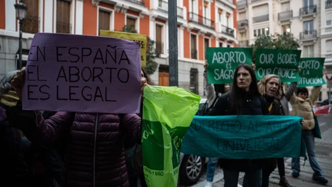 Concentración contra la cumbre antiaborto que se celebra en el Senado