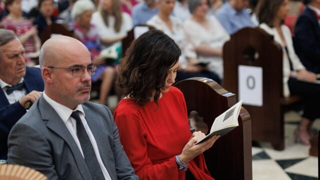 El delegado del Gobierno en la Comunidad de Madrid, Francisco Martín y la presidenta de la Comunidad de Madrid, Isabel Díaz Ayuso, asisten a la solemne eucaristía con la que se da inicio al ministerio episcopal de monseñor José Cobo como arzobispo de Madrid, en la Catedral de Santa María la Real de la Almudena.