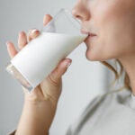 El error que cometemos todos los españoles al beber leche: tu también lo haces