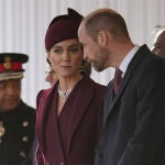 El Rey Carlos III junto a Kate Middleton y el príncipe Guillermo