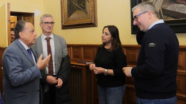 Miriam Andrés dialoga con Mario Amilivia en el encuentro del Ayuntamiento de Palencia con el Consejo de Cuentas