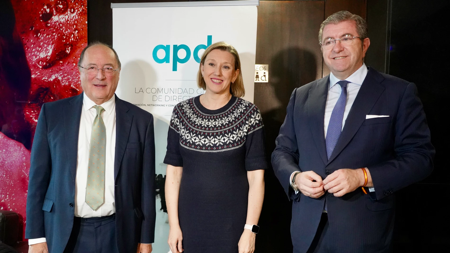 La vicepresidenta Isabel Blanco junto a Carlos Moro e Isidoro Alanís durante la entrega del Premio al Directivo del Año