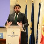 El presidente de la Comunidad, Fernando López Miras, pide al Ejecutivo central una Ley de Financiación de la Defensa