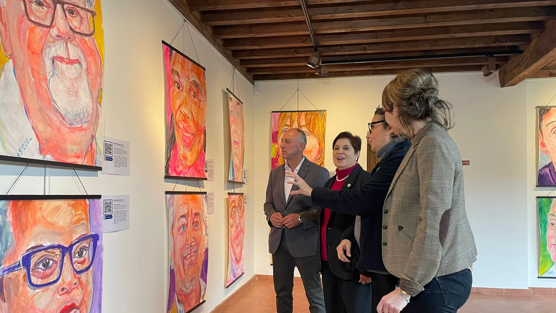 La rectora de la UCAV, María del Rosario Sáez Yuguero, inaugura la exposición