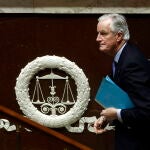 Michel Barnier tras dirigirse a los diputados durante el debate de la moción de censura