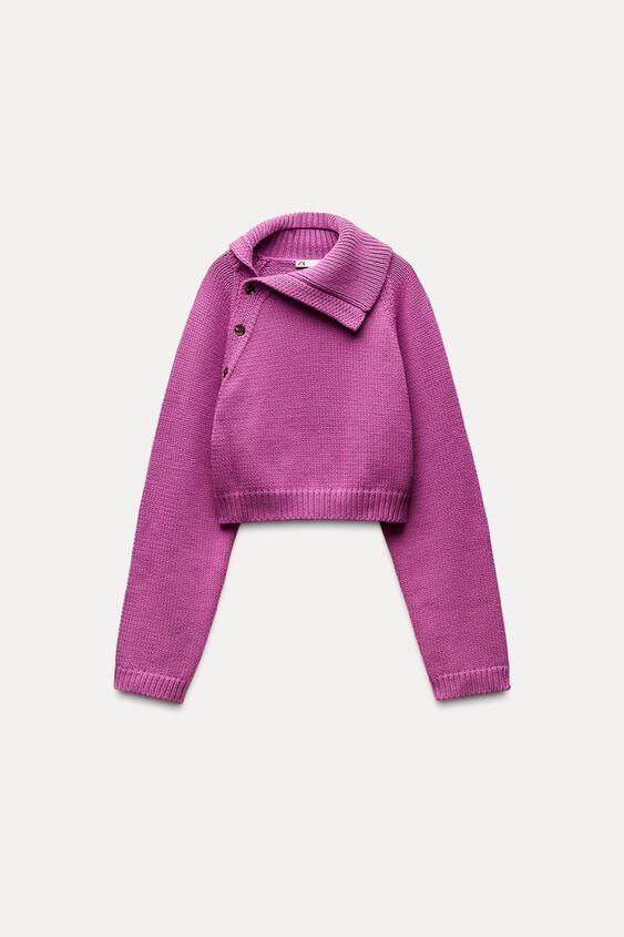 Jersey lila de cuello asimétrico, de Zara (29,95 euros)