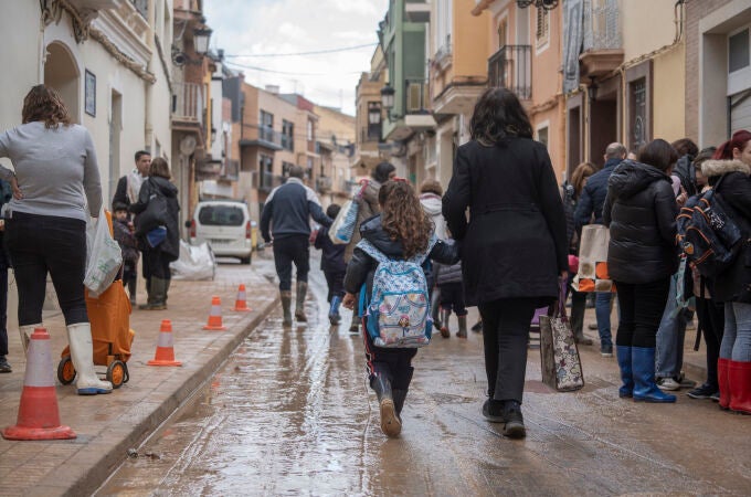 Reabre el primer colegio en Paiporta (Valencia) tras la DANA 