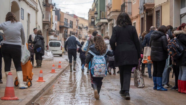 Reabre el primer colegio en Paiporta (Valencia) tras la DANA 