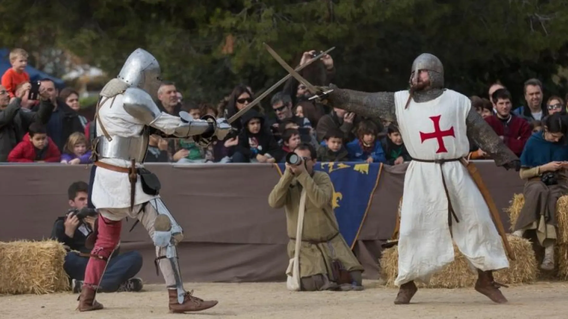 La feria incluye escenas de lucha
