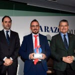 José Lugo, Luis Muñoz y Antonio Sanz, en la entrega del Premio Andalucía