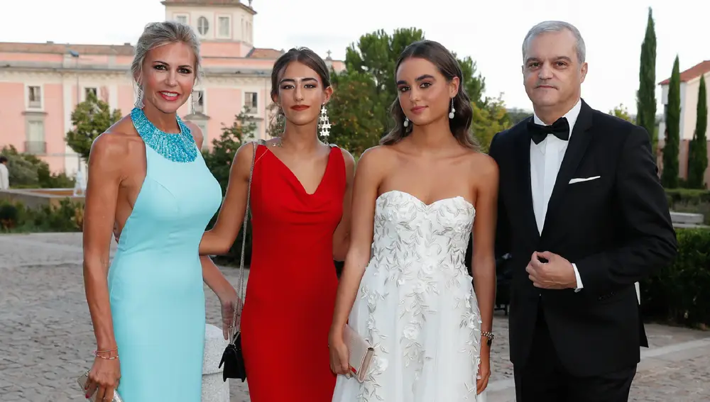 Ramón García y Patricia Cerezo junto a su hijas, Natalia y Verónica