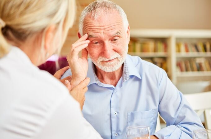 Persona mayor con alzheimer