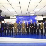 Los mandos militares y los representantes de las empresas que participaron en el Foro