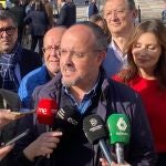 El líder del PP catalán, Alejandro Fernández, en declaraciones a los medios este viernes en Tarragona