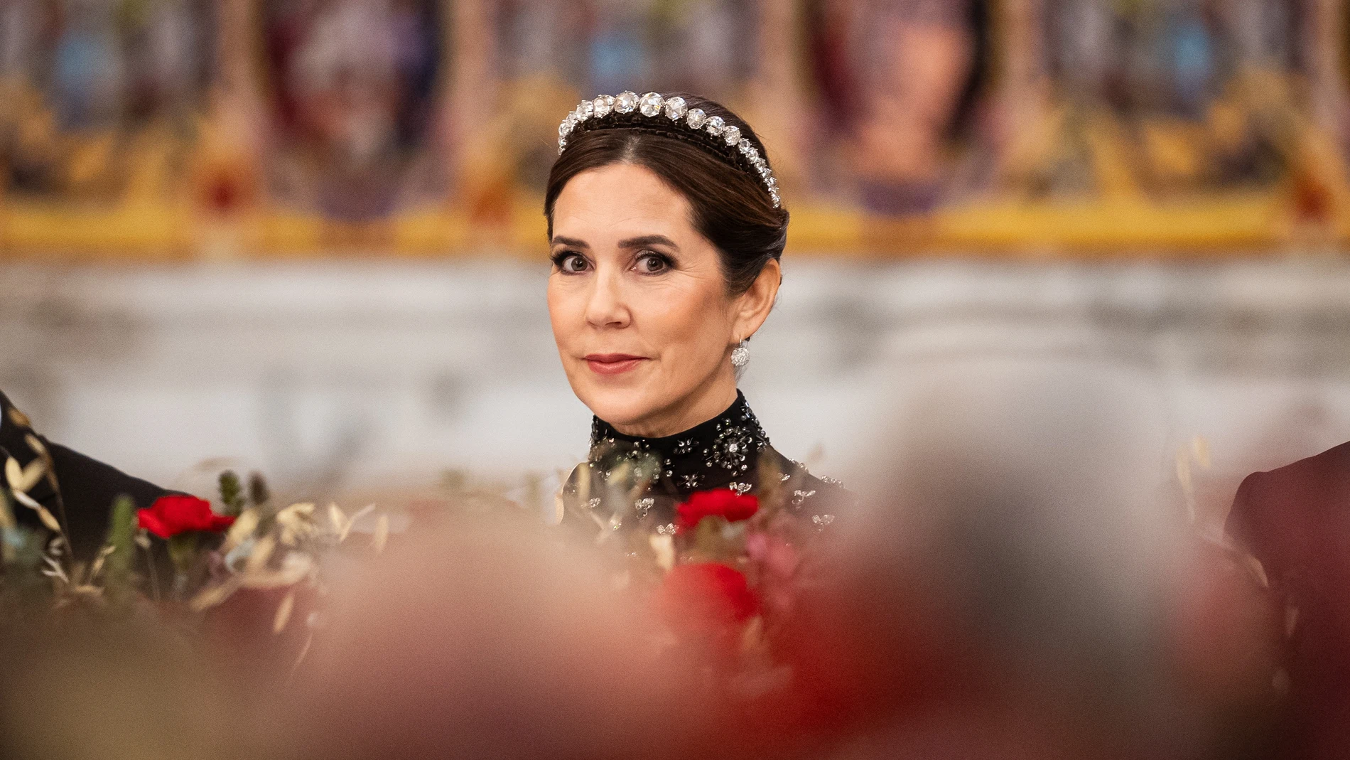 Copenhagen (Denmark), 06/12/2024.- Denmark's Queen Mary attends a gala dinner for Egypt's president at Christiansborg Palace in Copenhagen, Denmark, 06 December 2024. The Egyptian president is on a state visit to Denmark from 06 until 07 December at the invitation of the Danish royal couple. (Dinamarca, Egipto, Copenhague) EFE/EPA/EMIL NICOLAI HELMS DENMARK OUT