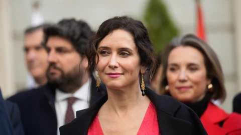 El look de Isabel Díaz Ayuso en el Congreso.