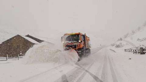 Activadas 866 quitanieves y 157.256 toneladas de sal por nevadas en Asturias, Cantabria, CyL, Aragón y Cataluña
