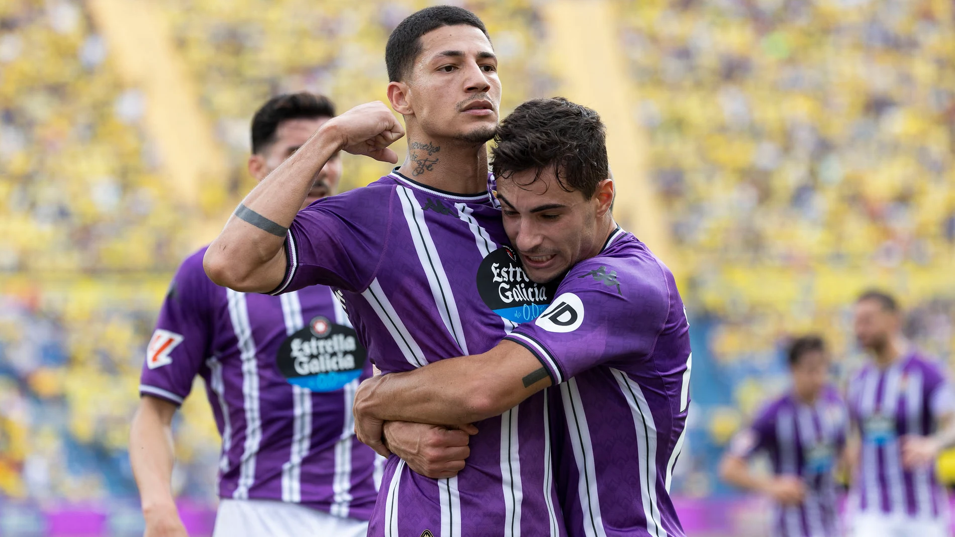 LAS PALMAS DE GRAN CANARIA, 07/12/2024.- El jugador del Real Valladolid Marcos André celebra el empate ante la Unión Deportiva Las Palmas, durante el partido correspondiente a la jornada décimo sexta de LaLiga EA Sports que disputan este sábado Estadio de Gran Canaria. EFE/Quique