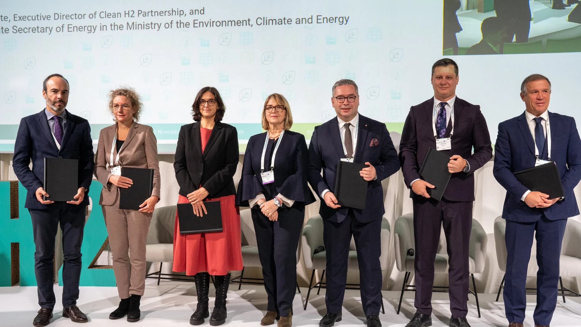 Firma del convenio en Bruselas