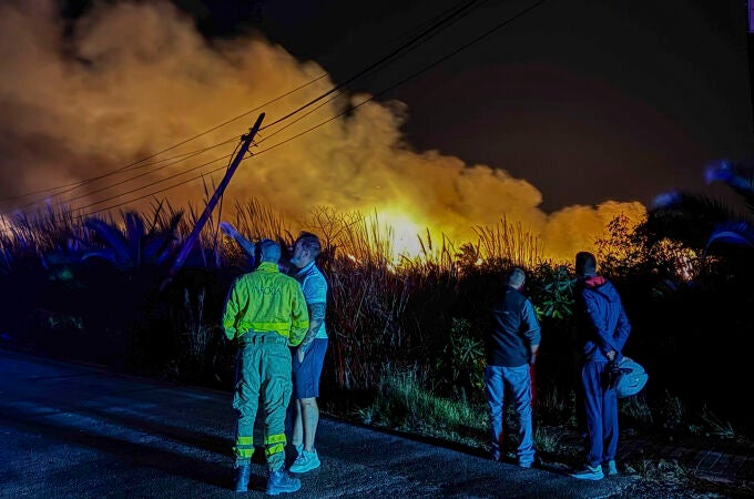 Noventa personas desalojadas de un campin de Motril (Granada) por un incendio