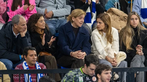 La Infanta Cristina viendo un partido de balonmano de su hijo Pablo.