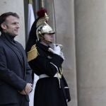 Emmanuel Macron reanudó este lunes los contactos con los líderes de los partidos para formar un nuevo Gobierno