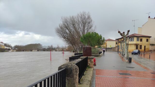 El Ebro resiste sin desbordarse en Miranda