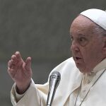 El Papa critica las guerras que "alimentan una economía armada"