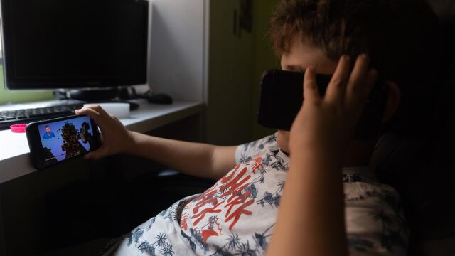 El 93% de los adolescentes cree que debe cambiar sus hábitos de uso de las pantallas, según un estudio