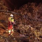 El 112 coordina 54 incidencias y recibe 103 llamadas por el viento, la lluvia y la nieve en Cantabria