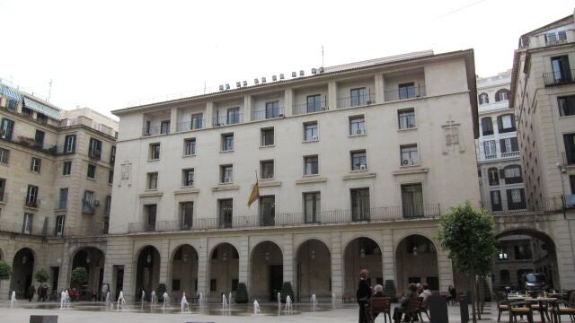 Fachada de la Audiencia de Alicante
