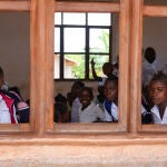 Imagen de unos niños en una escuela del Congo