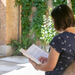 Mujer leyendo