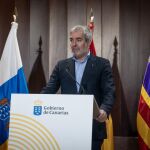 Canarias busca el apoyo de Junts a un decreto al margen de la ley de extranjería si falla la Conferencia de Presidentes