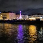 Vista de los mercadillos navideños de Innsbruck presididos por un árbol de Navidad