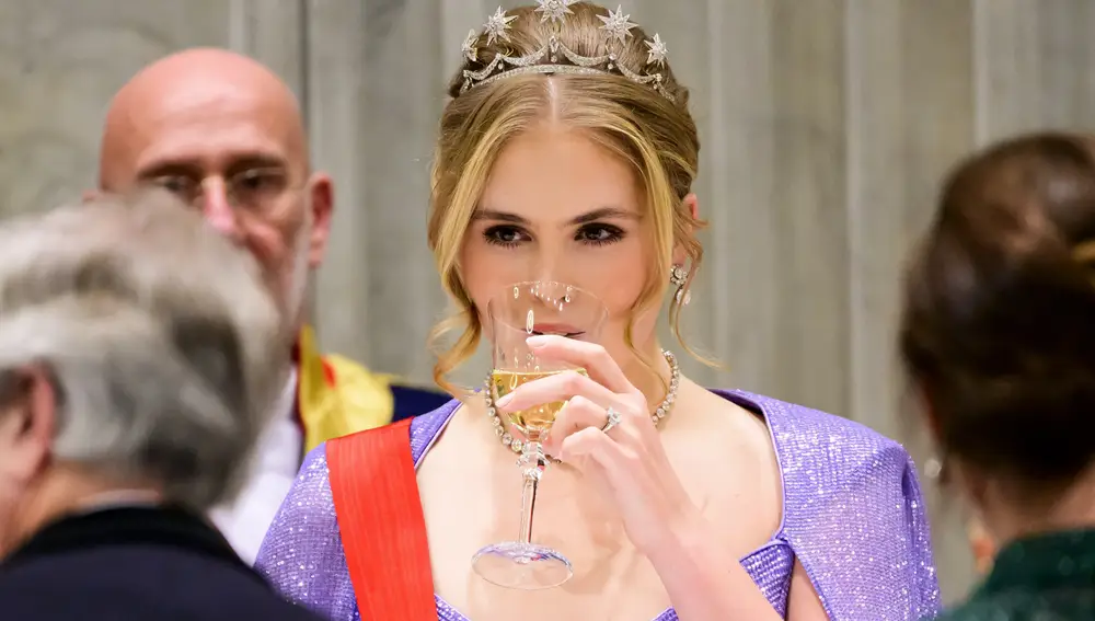 Amalia de Holanda, radiante en la cena de Estado con el presidente de Portugal