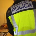 Agente de Policía Nacional en una operación