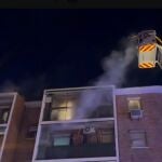 Atendidas diez personas por inhalación de humo en un incendio de una vivienda en Carabanchel