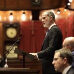 El Rey llama a no caer en las "tentaciones proteccionistas" y a una mayor cooperación entre empresas