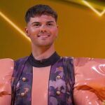 Abraham Mateo arrasa en "Mask Singer 4" y se lleva la máscara dorada como Mosca