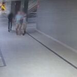 Suc.- Detenidos dos hombres por robar con violencia a un turista en un centro comercial de Puerto Rico (Gran Canaria)