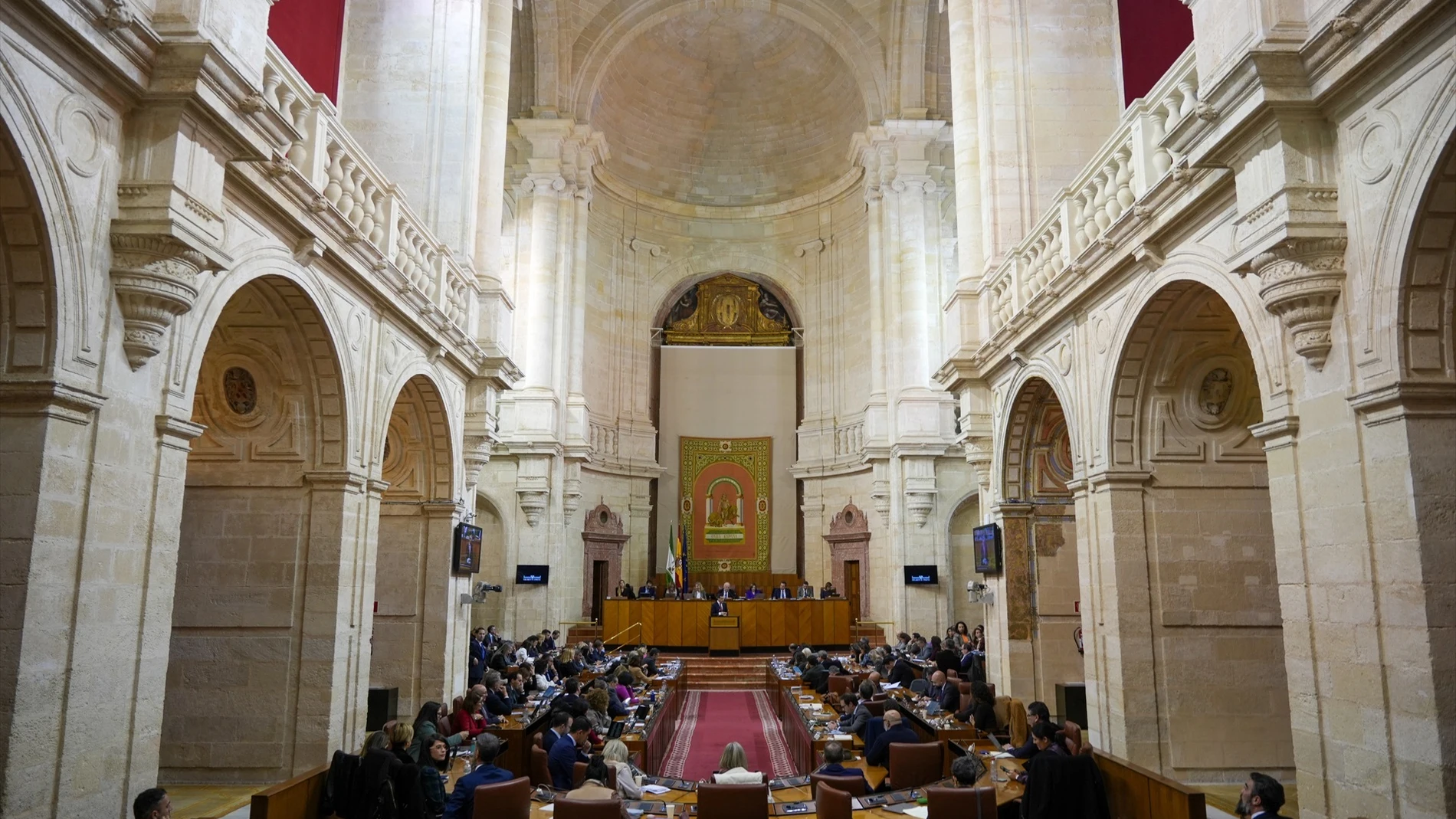 Andalucía reclama una nueva "deuda histórica" del Gobierno, pese al rechazo del PSOE y Sumar