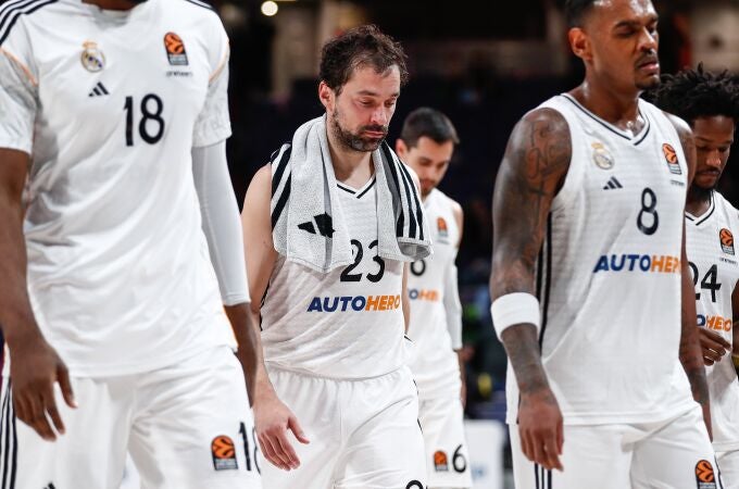 Sergio Llull se retira abatido junto a sus compañeros tras perder con el Zalgiris