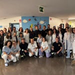 Bomberos de la Comunidad de Madrid visitan a niños ingresados en hospitales públicos para hacer más llevadera su estancia en Navidad