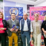  Los diputados de Turismo y Promoción Provincial, Javier Figueredo y Magdalena Rodríguez; las alcaldesas de Cantalejo y Sepúlveda; Ana Rosa Zamarro, e Irene Michelena; acompañados del presidente del club, Mariano Parellada, presentan una nueva edición de la concentración motorista, La Leyenda Continúa