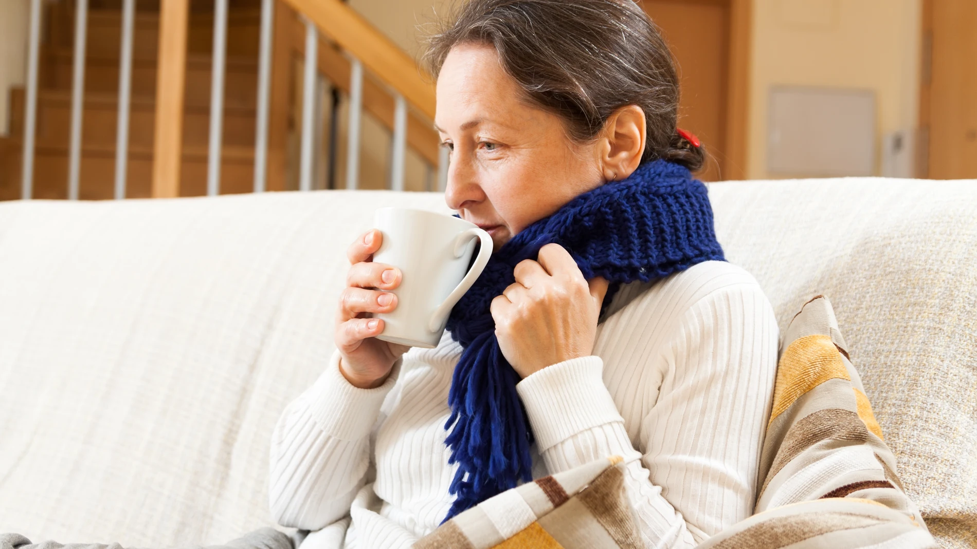 Tomar líquidos no excesivamente calientes y cubrirse la zona frente al frío ayudan en estos casos